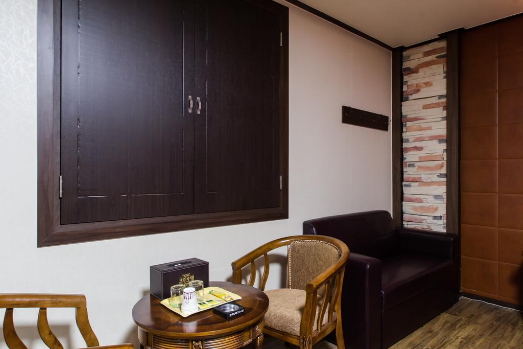 Guangju Hotel Banana Gwangju Metropolitan City Exterior photo