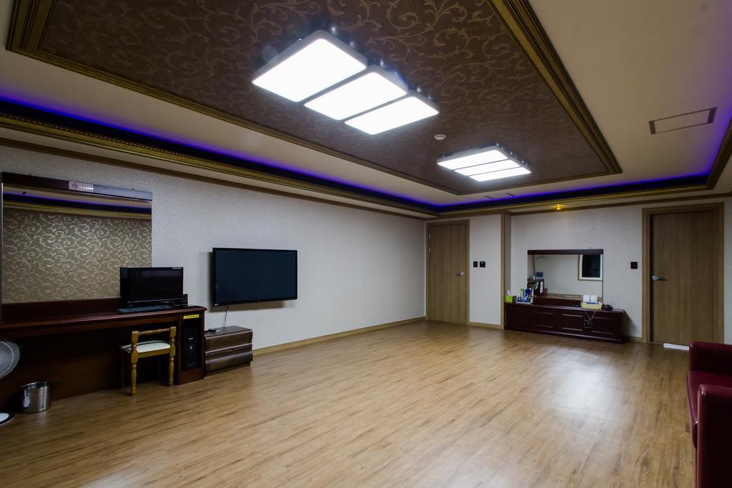 Guangju Hotel Banana Gwangju Metropolitan City Exterior photo