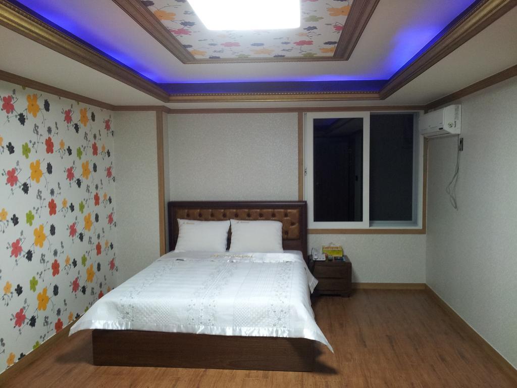 Guangju Hotel Banana Gwangju Metropolitan City Exterior photo